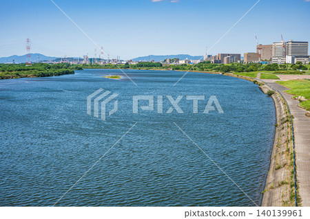 Yodogawa River scenery, view from Hirakata Bridge, Takatsuki City, Osaka Prefecture, Hirakata City Yodogawa River scenery, view from Hirakata Bridge, Takatsuki City, Osaka Prefecture, Hirakata City 140139961