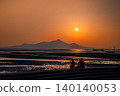 夕陽下的一對情侶 140140053