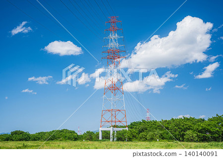 A steel tower stands on the Yodogawa River embankment in the Otsuka area of Yodogawa River Park, Takatsuki City, Osaka Prefecture. 140140091