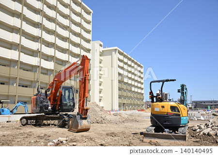 公寓大樓建築工地,重型機械正在作業(5) 公寓大樓建築工地,重型機械正在作業(5) 140140495