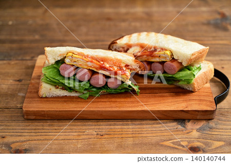 Sausage and scrambled egg sandwich Sausage and scrambled egg sandwich 140140744