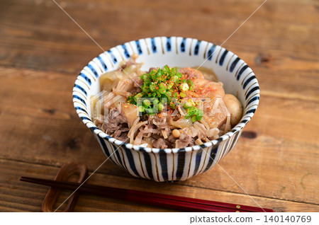 beef bowl  140140769