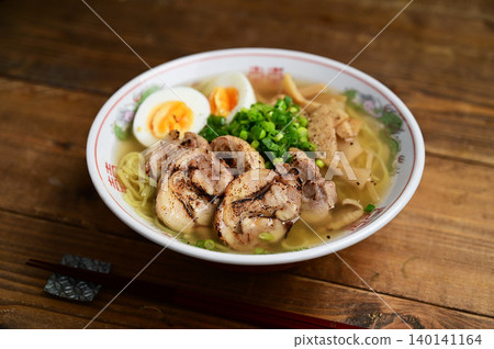 Chicken salt ramen 140141164