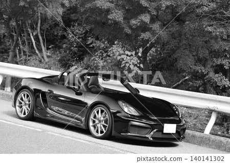 閃亮的黑色敞篷車 140141302