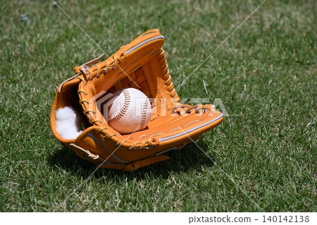 Baseball glove Baseball glove 140142138