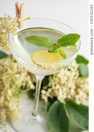 Hugo cocktail with elderflower and mint garnish Hugo cocktail with elderflower and mint garnish 140142265