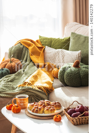 Cozy autumn home atmosphere with pumpkin buns and decor 140142279