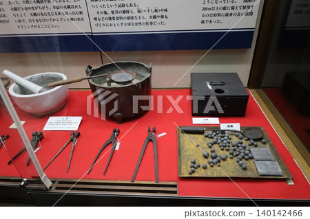 Gunpowder processing tools on display at Matsumoto Castle [Matsumoto City, Nagano Prefecture] 140142466