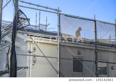 Roof repair and exterior wall renovation work site for a detached house 140142661