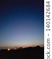 夜晚的藍天 140142684