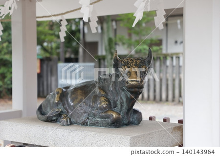 A reclining ox statue and sacred rope enshrined at a shrine A reclining ox statue and sacred rope enshrined at a shrine 140143964