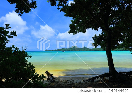 [Okinawa Prefecture] Sunny Sokochi Beach (Ishigaki Island) 140144605