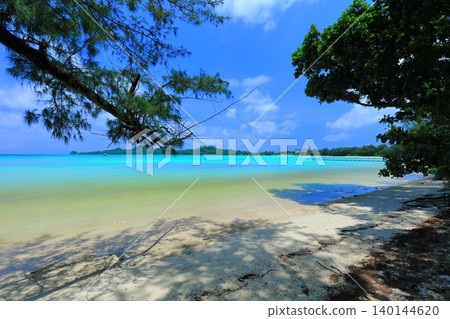 [Okinawa Prefecture] Sunny Sokochi Beach (Ishigaki Island) 140144620