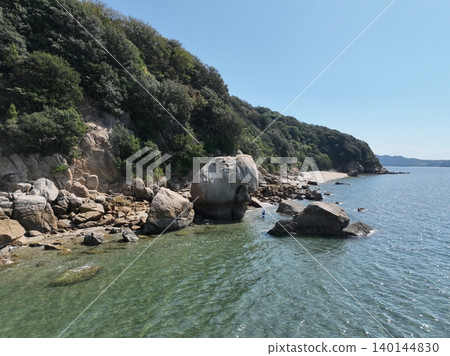 【鳥瞰圖】六地島象岩(天然紀念物)與瀨戶內海(岡山縣) 【鳥瞰圖】六地島象岩(天然紀念物)與瀨戶內海(岡山縣) 140144830
