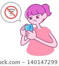 一位女士很擔心，因為她的智慧型手機無法連接到 Wi-Fi。 140147299