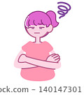 一個女人，她的雙臂交叉著麻煩的表情 140147301