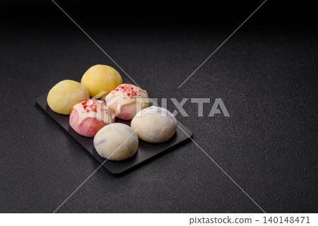 Japanese sweet frozen mochi with rice dough, fruit, and chocolate filling. Japanese mochi 140148471