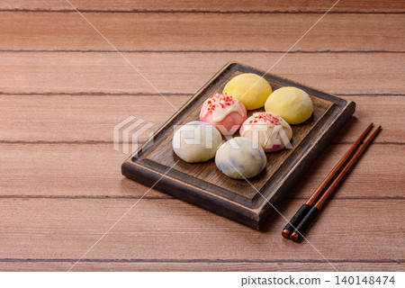 Japanese sweet frozen mochi with rice dough, fruit, and chocolate filling. Japanese mochi 140148474