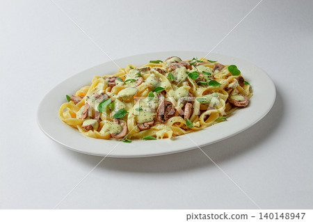 fettuccine with champignons, basil, in cream sauce, homemade, no people, fettuccine with champignons, basil, in cream sauce, homemade, no people, 140148947