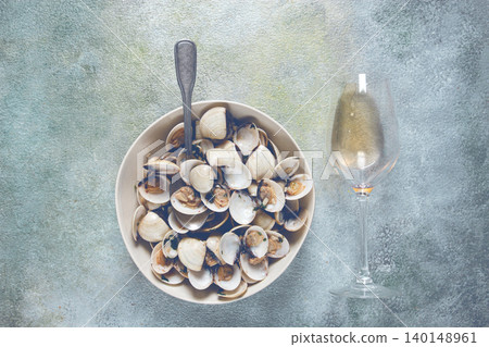 vongole clams, with spices and white wine, top view, no people, vongole clams, with spices and white wine, top view, no people, 140148961