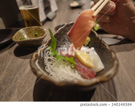 令人愉悅的美食體驗，讓你意猶未盡：極致的居酒屋晚餐。 140149384