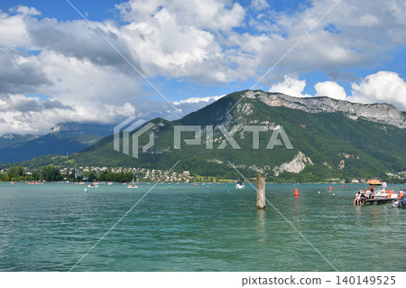 Summer scenery of Lake Annecy, France: A beautiful lakeside landscape under a blue sky (July 28, 2021) 140149525