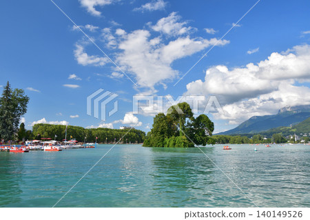 Summer scenery of Lake Annecy, France: A beautiful lakeside landscape under a blue sky (July 28, 2021) Summer scenery of Lake Annecy, France: A beautiful lakeside landscape under a blue sky (July 28, 2021) 140149526