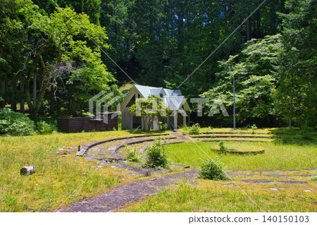 [Kanagawa Prefecture] Circular plaza in front of Yushin Lodge 140150103