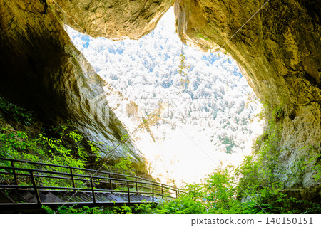 Chiiwa Gorge, Cat Rock, Aichi Prefecture Chiiwa Gorge, Cat Rock, Aichi Prefecture 140150151