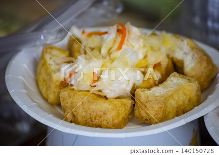 Everlasting gastronomy: traditional night market, local stinky tofu, full of local life sensations Everlasting gastronomy: traditional night market, local stinky tofu, full of local life sensations 140150728