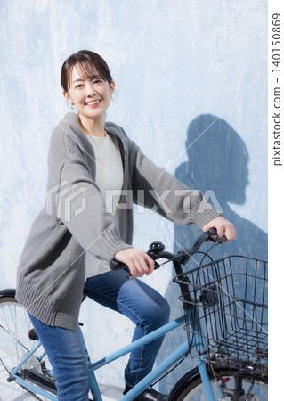 騎自行車的女人 140150869