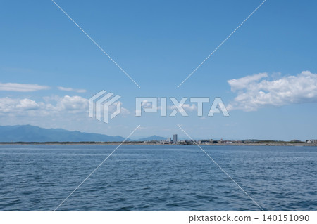 A view of Katase Nishihama, Kugenuma, and Chigasaki from offshore. A view of Katase Nishihama, Kugenuma, and Chigasaki from offshore. 140151090