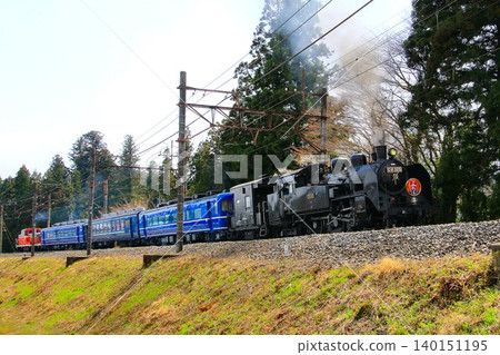 To Nikko in spring... The 'SL Taiju Futara' train climbs the incline and arrives at Tobu Nikko Station. To Nikko in spring... The 'SL Taiju Futara' train climbs the incline and arrives at Tobu Nikko Station. 140151195