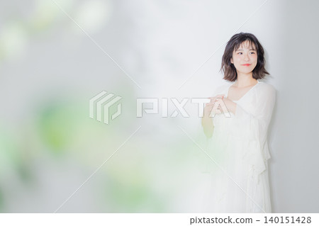 年輕女性的美麗形象 年輕女性的美麗形象 140151428