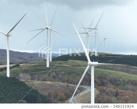 <Bird's-eye view> Windmills turning, competing with each other. <Bird's-eye view> Windmills turning, competing with each other. 140151924