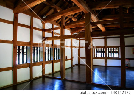 著名城堡千鳥城(又稱松江城)的鼓樓橫樑。 著名城堡千鳥城(又稱松江城)的鼓樓橫樑。 140152122