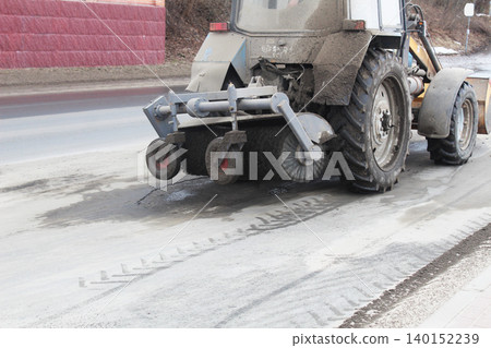 Tractor with brushes for cleaning asphalt Tractor with brushes for cleaning asphalt 140152239