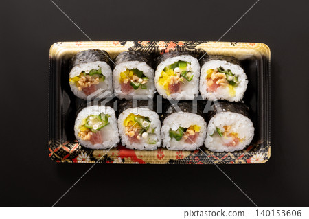 黏黏捲(秋葵、納豆、鮪魚、醃蘿蔔) 黏黏捲(秋葵、納豆、鮪魚、醃蘿蔔) 140153606