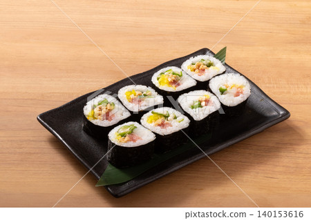 黏黏捲(秋葵、納豆、鮪魚、醃蘿蔔) 黏黏捲(秋葵、納豆、鮪魚、醃蘿蔔) 140153616