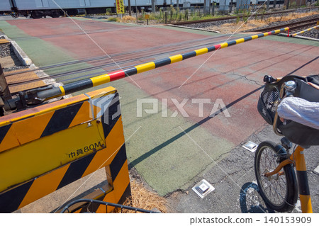railway crossing, level crossing, a level crossing 140153909