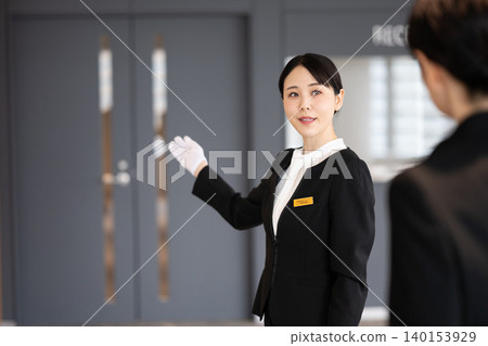殯儀館工作人員會為您提供指導。 殯儀館工作人員會為您提供指導。 140153929