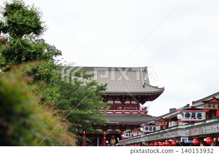 感受老東京的氣氛!仲見世通,淺草的象徵。 感受老東京的氣氛!仲見世通,淺草的象徵。 140153932