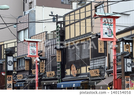 Let's head to Denpoin Street, a popular spot in Asakusa! Let's head to Denpoin Street, a popular spot in Asakusa! 140154058