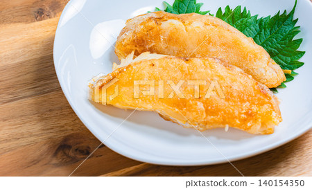 Deep-fried flounder with shiso leaves (fried fish dish) 140154350