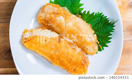 Deep-fried flounder with shiso leaves (fried fish dish) Deep-fried flounder with shiso leaves (fried fish dish) 140154351