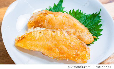 紫蘇葉炸比目魚(炸魚料理) 紫蘇葉炸比目魚(炸魚料理) 140154355