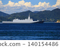 一艘護航艦艇在瀨戶內海航行 140154486
