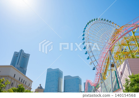 一座摩天輪在藍天的襯托下格外醒目(橫濱宇宙世界) 一座摩天輪在藍天的襯托下格外醒目(橫濱宇宙世界) 140154568