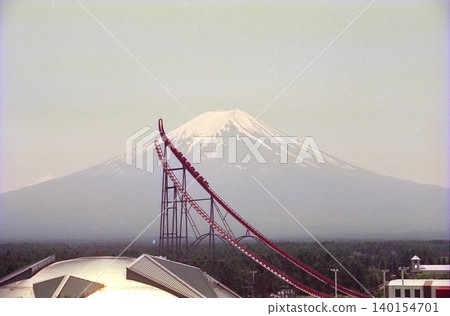 富士急樂園的雲霄飛車「月躍衝刺」與富士山1號的合作 富士急樂園的雲霄飛車「月躍衝刺」與富士山1號的合作 140154701