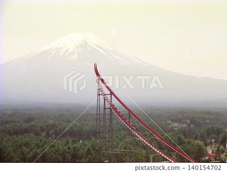 富士急樂園的雲霄飛車「月躍衝刺」與富士山2號的合作 140154702